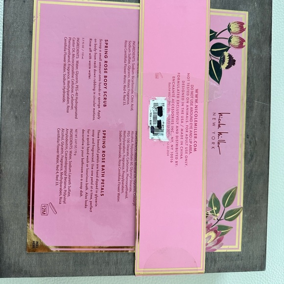 Gift Set - Nicole Miller Bath and Body Collection - New ingift Box - Picture 7 of 7